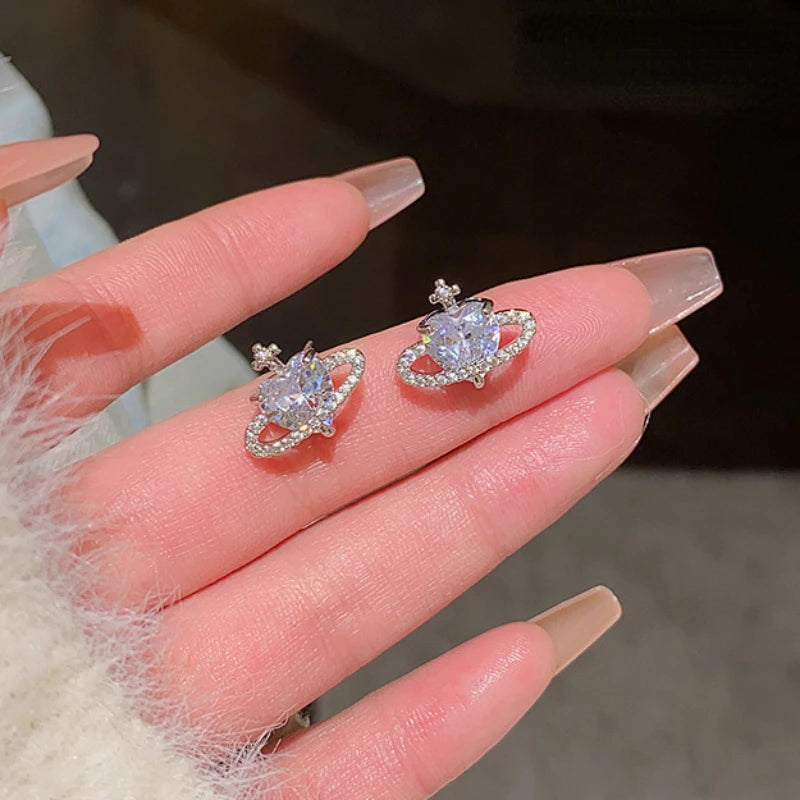 New Planet Heart Crystal Stud Earrings for Girls Korean Fashion Delicate Shiny Rhinestones Earring 2024 Women's Jewelry Gifts