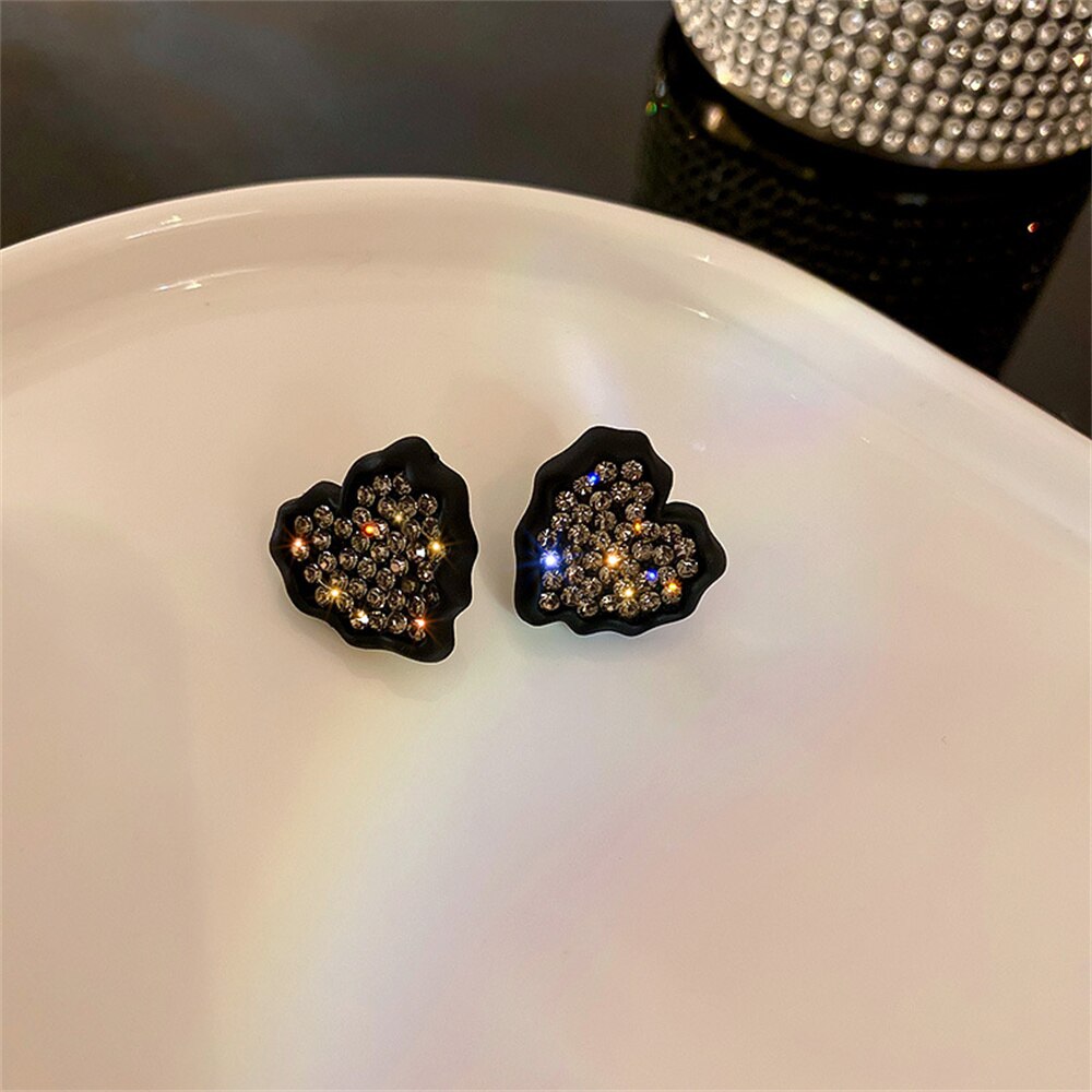 Classic Design Shiny Rhinestone Heart Stud Earrings for Women Romantic Cute Female Stud Earring Party Jewelry Accessories
