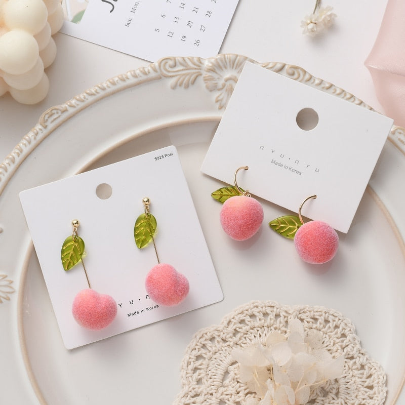 Fashion New Simulation Peach Stud Earrings Girl Cute Romantic Contracted Acrylic Leaves Tassel Earrings for Women Jewelry Gift