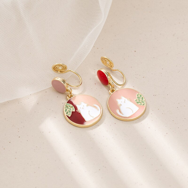 WENHQ Spring Style Green Leaf Cat Stud Clip on Earrings for Girl Sweet Temperament Gold Color Enamel Mosquito Coil Cuff Ear Clip
