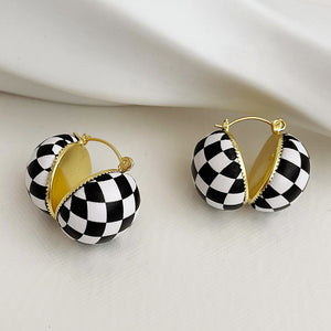 Korean Vintage Fashion Designer Earrings For Women 2022 New Jewelry White Black Button Lattice pendientes